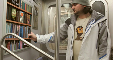 地铁上的NFC书架-纽约地铁鼓励乘客前往图书馆